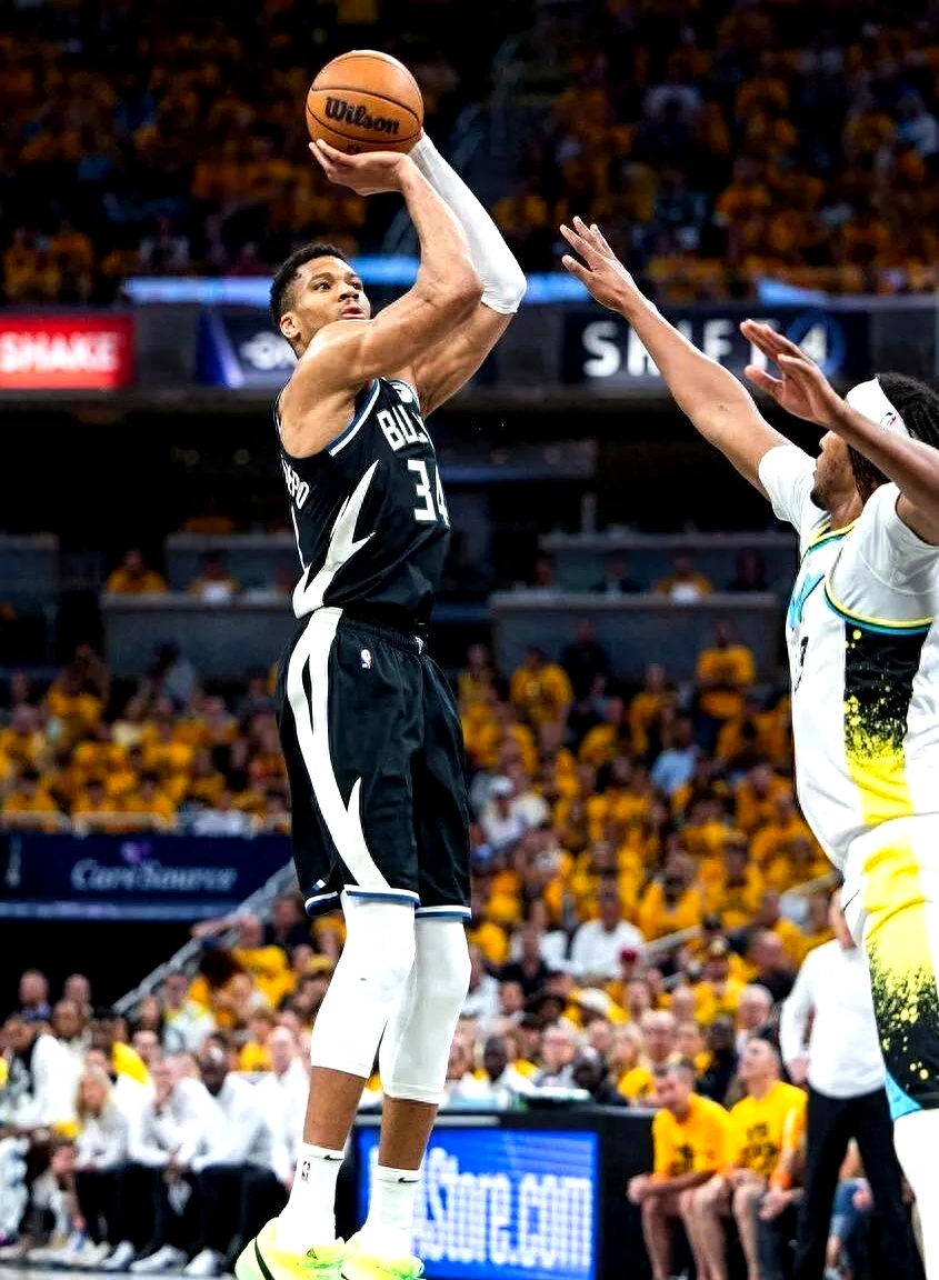 虎扑-关于曼联不断突破！，字母哥连续三场比赛得分超过领先优势明显比赛高潮迭起的信息