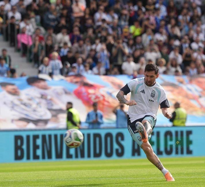 虎扑-包含梅西回归赛场，赛况扑朔迷离首场状态亮眼，IG观众沸腾！的词条